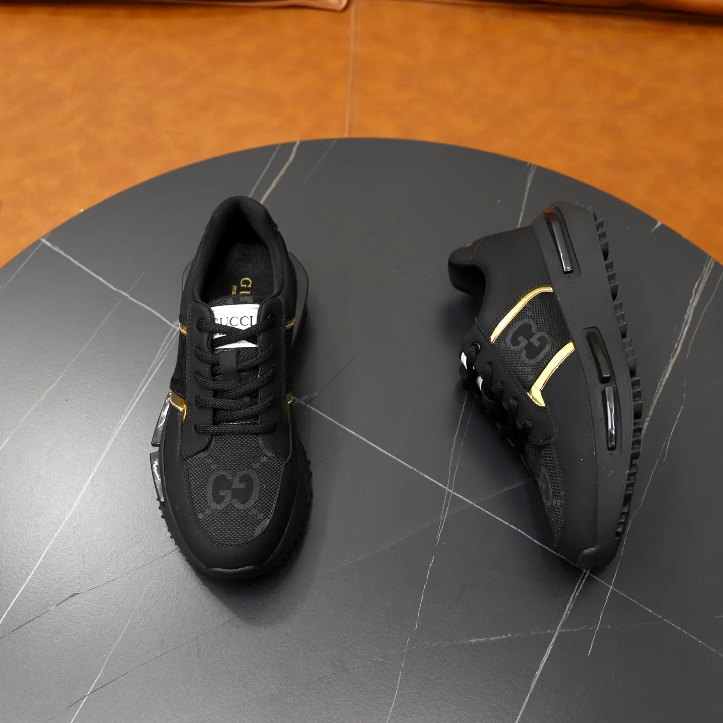 Ex-factory price: 462💰🙅‍♂️🙅‍♂️🙅‍♂️ Brand: GUCCI Standard code: 38-44 (45 customized) Grade: Same as the official website Material: Original material splicing Comfortable and breathable lining Lightweight and wear-resistant sports outsole Style category: Men's fashionable casual shoes Running sneakers Distinguished luxury brand elements Top luxury Color: actual picture color